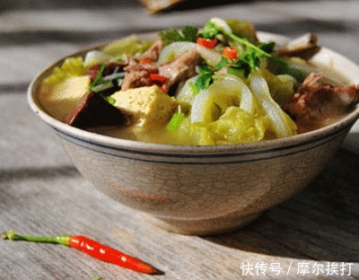 爽口|天冷了,来一盘爽口的豆腐猪血炒白菜,温暖又排毒