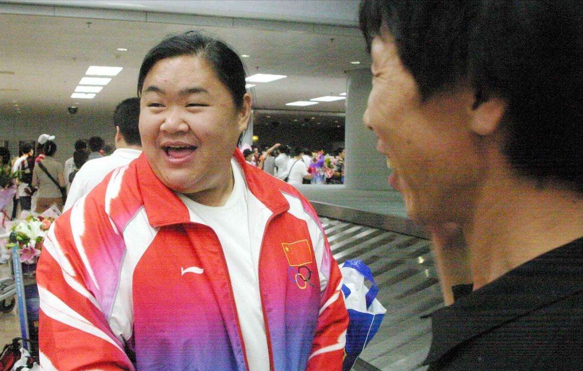 孙爱民|“举重冠军”唐功红:冒死一举为国夺冠,33岁闪婚普通人收获幸福