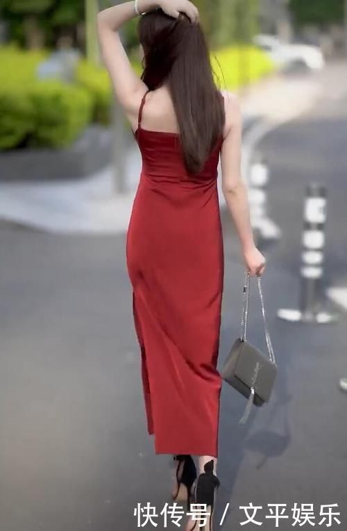 质感|酒红色的吊带裙，真丝质感，看着有种舒服的美