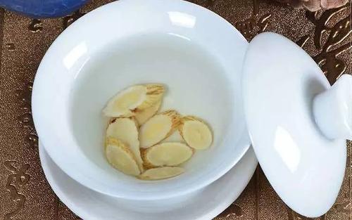 血压计|高血压人能不能喝黄芪水医生辟谣先弄清这几个事情