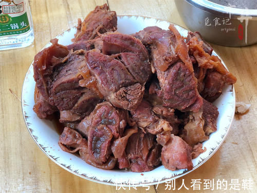 卤牛肉|卤牛肉时，记住“1腌2泡”的窍门，牛肉不柴不腥，好吃缩水少