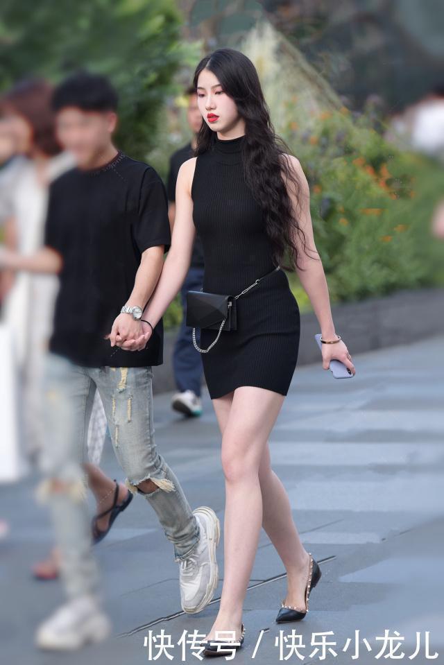 时尚百搭的针织连衣裙,从而凸显曼妙婀娜曲线,彰显妩媚女人味