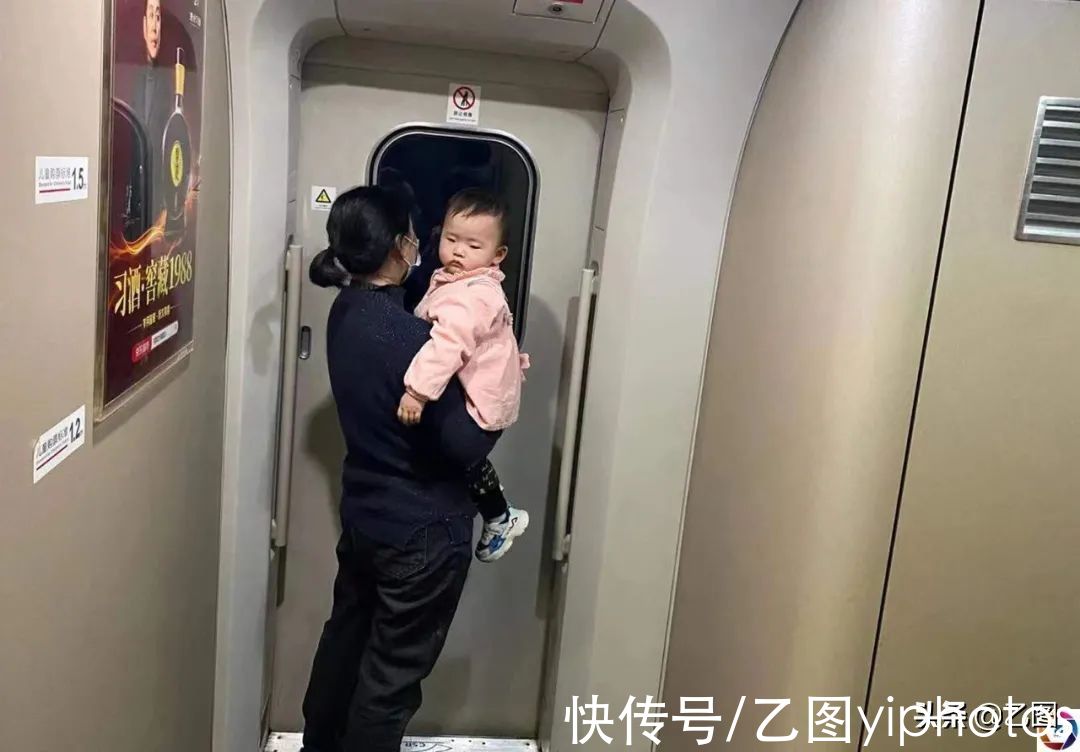 雅文|大宝上高中妈妈意外怀二宝，她不顾反对坚持留下，孩子出生家散了