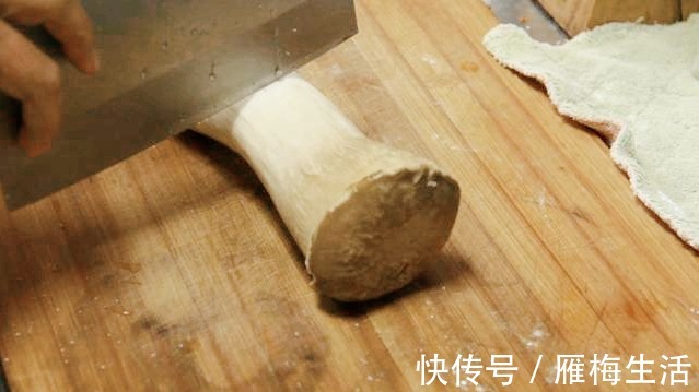 为啥很多饭店把芹菜炒杏鲍菇当做招牌菜试着炒一次,真能吃上瘾