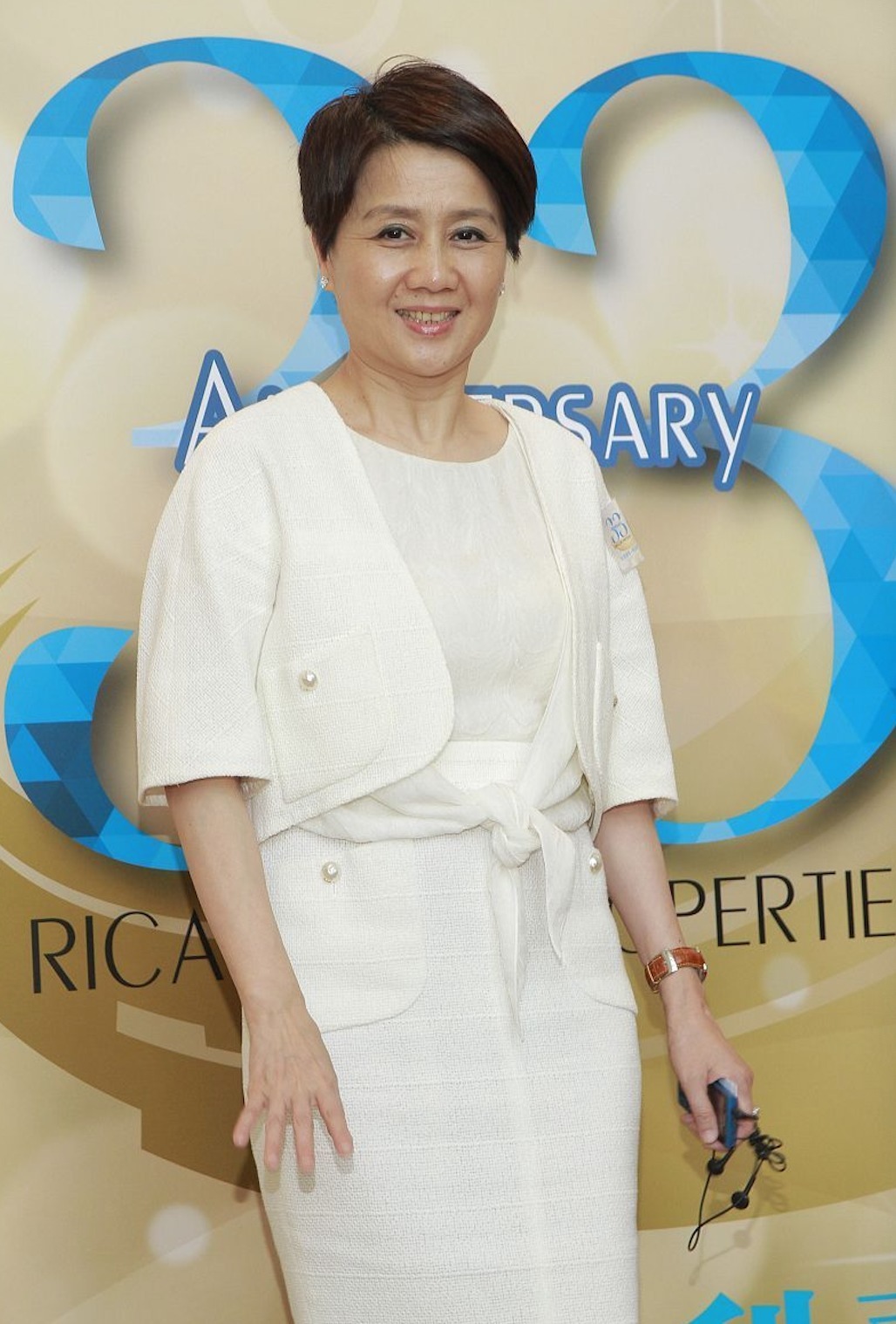 身材比例|赌王四太梁安琪气质绝了,穿一条黄色连衣裙身材比例出众,超洋气