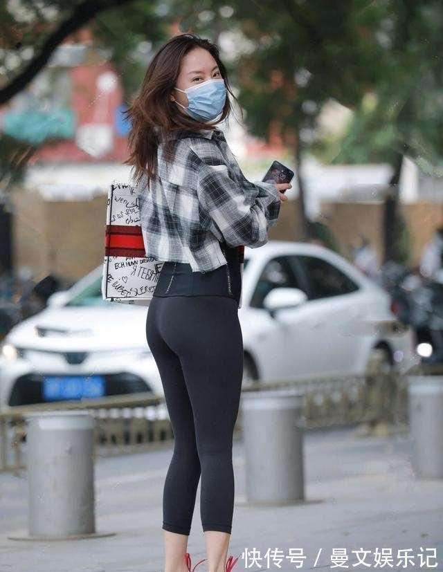 字裤 精致大方的打底裤穿搭彰显自信从容魅力,展现迷人体态,俏皮减龄