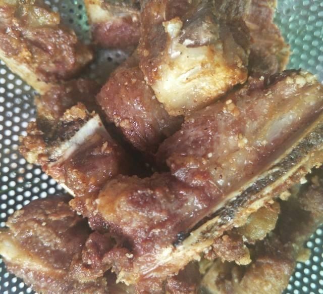 金牌蒜香骨,香酥可口,特别美味,不亚于外面的餐馆