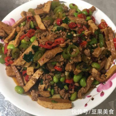 餐桌上的保留项目辣椒炒香干肉沫，隔段时间就做一次