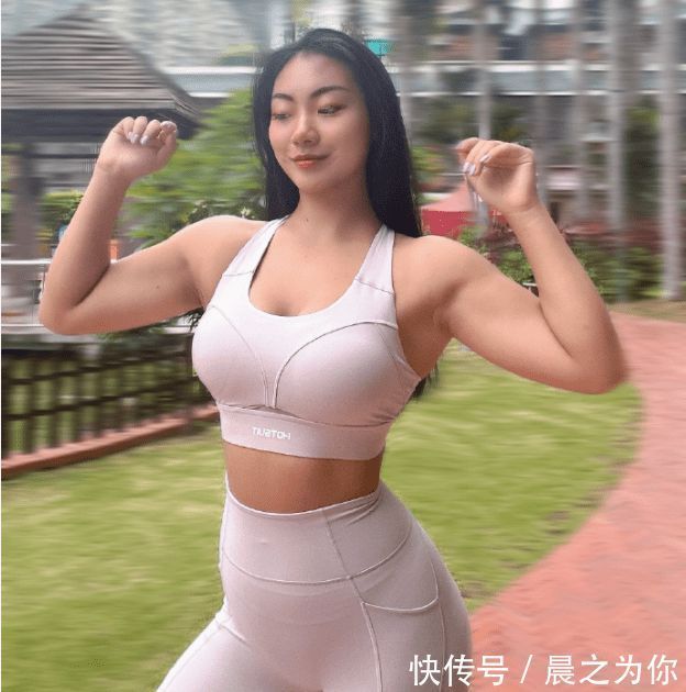 动作|21岁健身教练,紧致曲线,透露着健康美!3个动作教给你