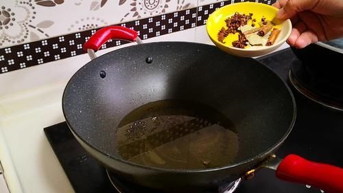 做辣椒油,牢记“5料4味2技巧”,做出的辣椒油红亮鲜香、不发黑