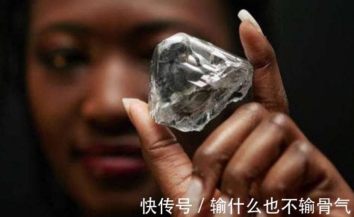 矿石场 世界上最大的钻石,总重量达603克拉,却是在一废弃的矿坑中发现