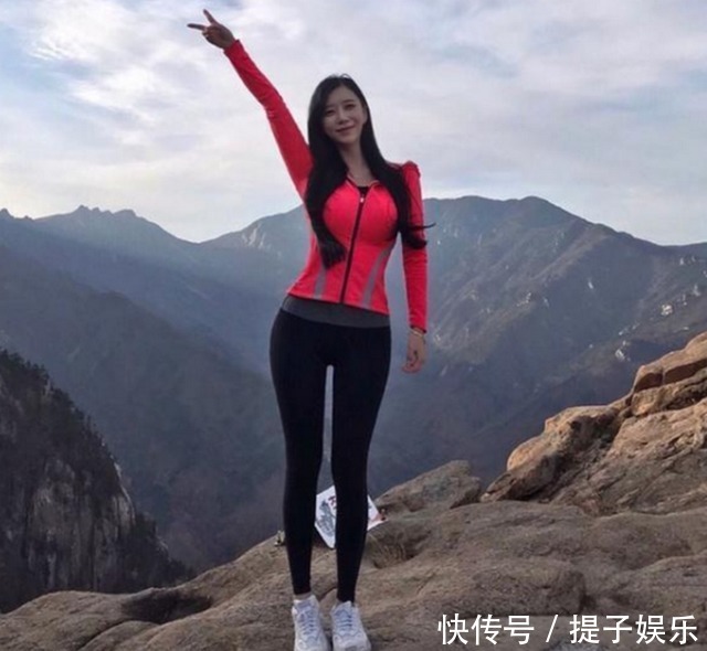 动漫|美女身材让人羡慕，被称为现实版女帝，仿佛动漫中走出来一样