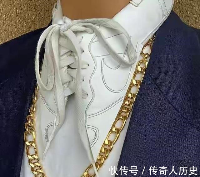 高跟鞋#22个奇葩设计,荡秋千式马桶,上厕所也要技术!