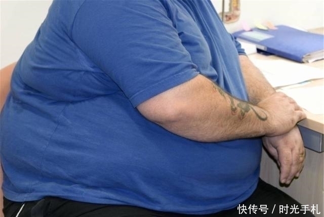 痛风|尿酸高的人，尽量远离3个坏习惯，少吃这5物，痛风或许不来扰