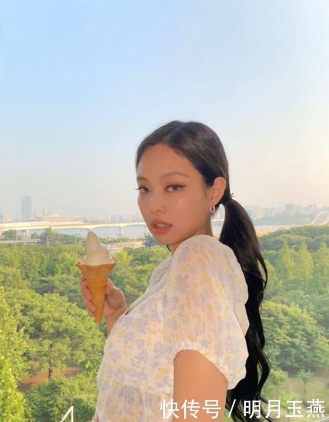 云朵卷|秒变巴掌脸！原来“瘦脸”不仅要靠发型，还要选对发色和刘海！