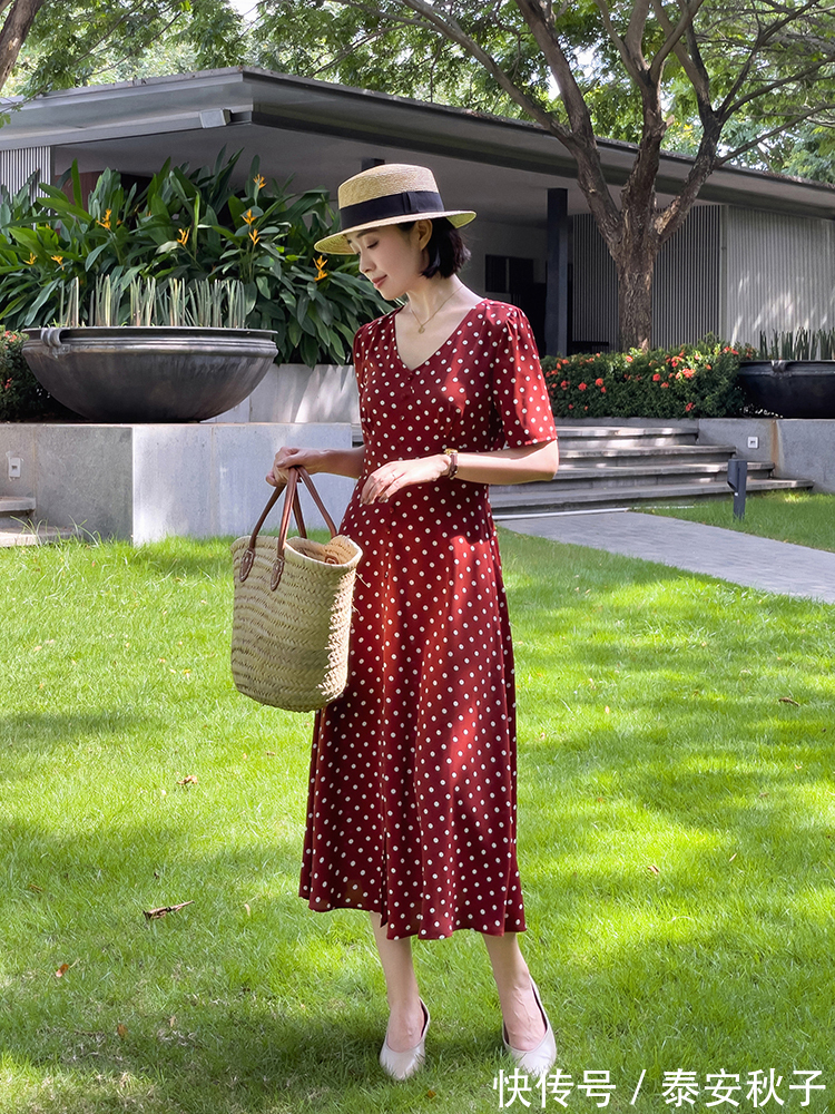 穿搭|“茶歇裙+凉鞋”:才是今夏最时髦cp !