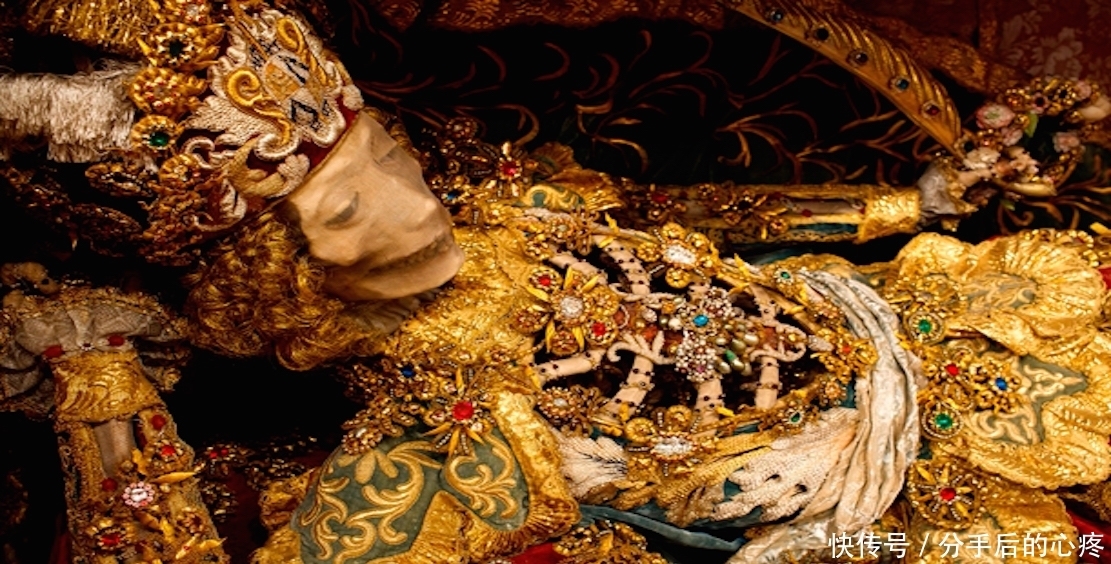 珍贵|实拍:陪葬的金银珠宝和骸骨合为一体,难以分开,太珍贵了!