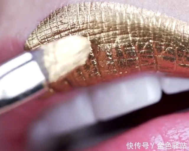 口红 美女打造24K黄金口红,一支成本10万,上嘴效果高贵又惊艳!