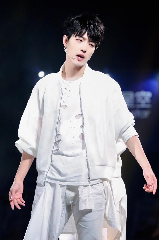 肖战出席《浪姐2》成团夜！那战队有望4.16合体，那英亲自邀请？