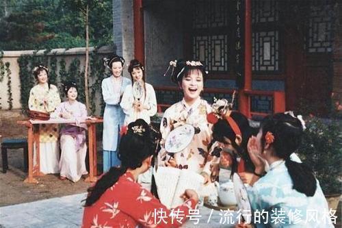 林黛玉@红楼梦:曹雪芹对薛宝钗有多狠?所有的正面夸赞,都跟着否定打脸