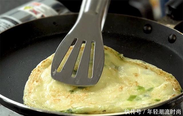 不和面不放油,3分钟吃到葱油饼!够酥、够香、够味!
