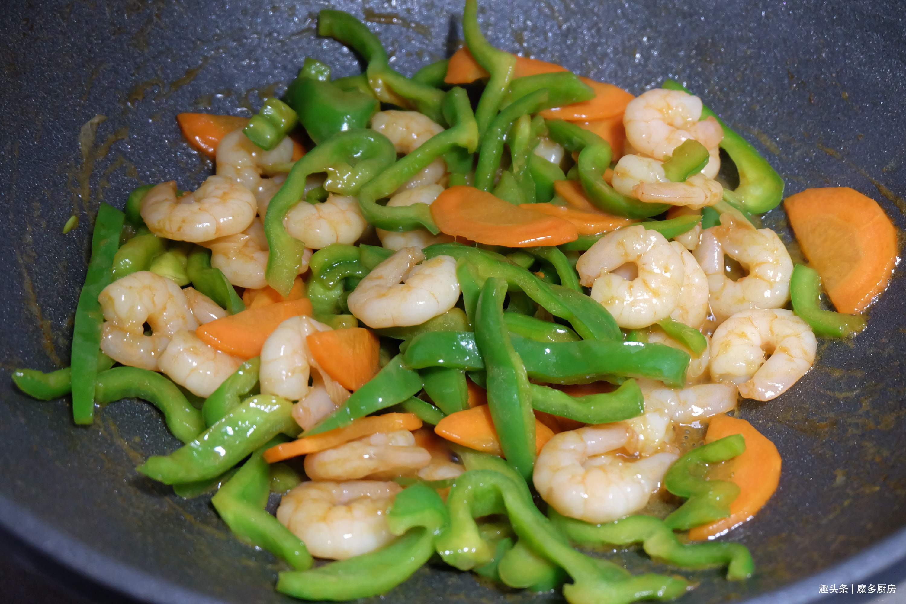 全职妈妈准点做晚餐,20分钟做出一桌家常饭菜,营养健康味道香