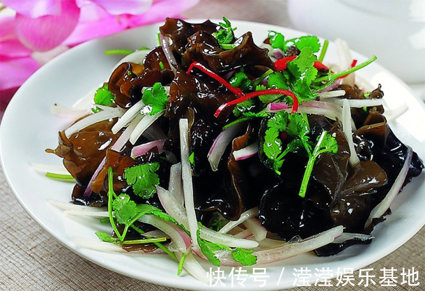 天然|50岁后多吃“天然阿司匹林”,清理和软化血管,美容黑发更长寿!