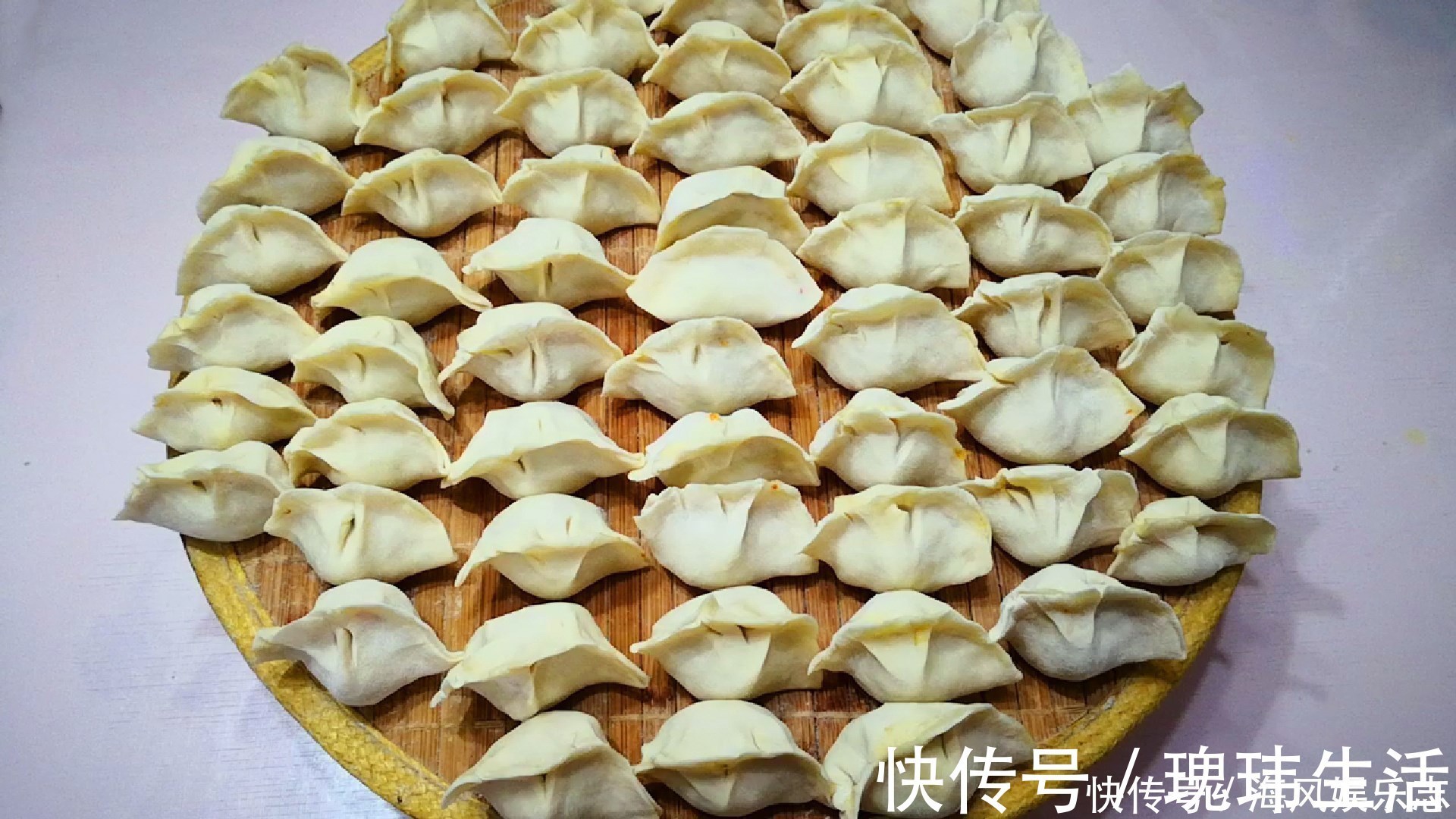 白菜饺子好吃有秘诀，学会如此调馅，味道格外鲜美，味精都省了