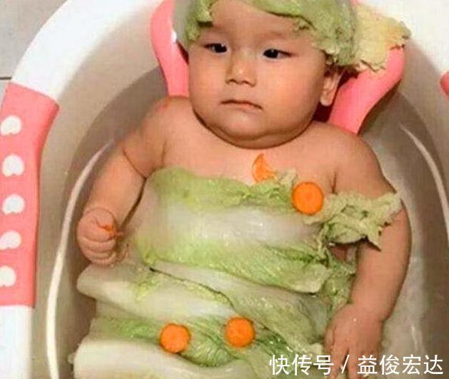 奶奶|宝妈把1岁儿子送到奶奶家,看到发过来的图片后,正宗“娃娃菜”