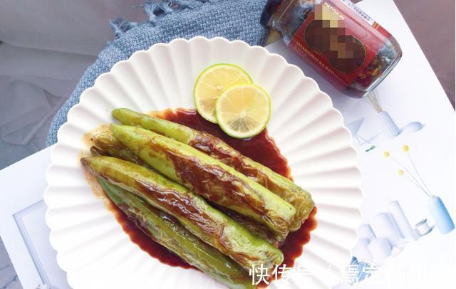 手把手教你做煎酿青椒，每次去饭店必点的菜，10块钱能做一大盘