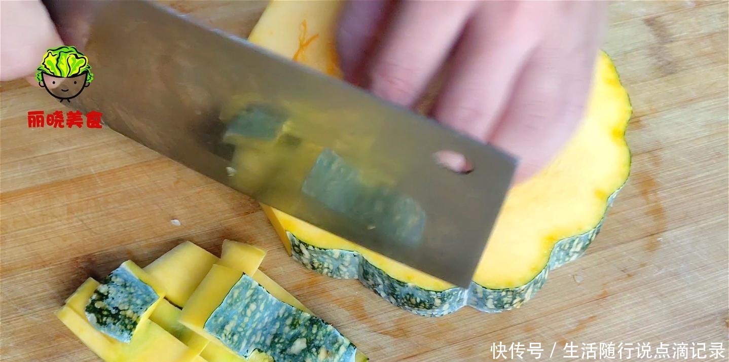 南瓜|半个南瓜，一碗糯米粉，简单一做，比油条简单多了，软糯又香甜