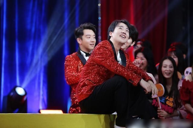 邓超 继《奔跑吧》后,邓超、鹿晗、陈赫再次合体,打造全新综艺节目