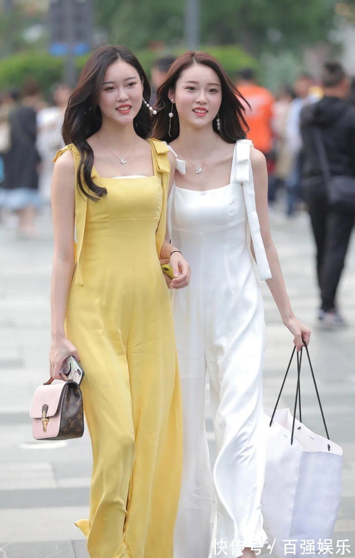 穿搭 穿连体阔腿裤出行的气质女生,造型时尚耐看,气质也显得洒脱自信