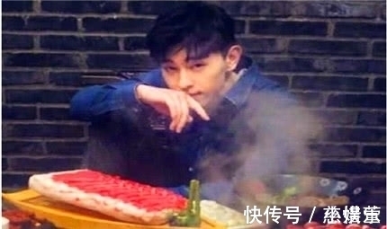 杨紫和朋友去吃火锅服务员却说免单了,老板是他