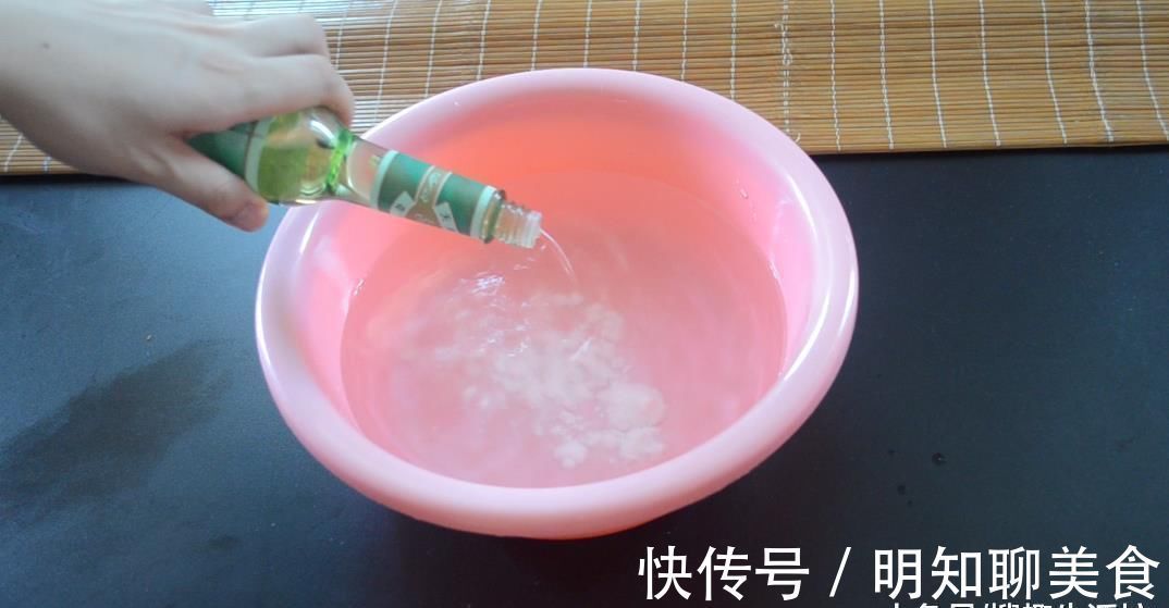 凉席脏了别再用水冲洗了, 教你5分钟清洗凉席, 洗的干净还能除螨