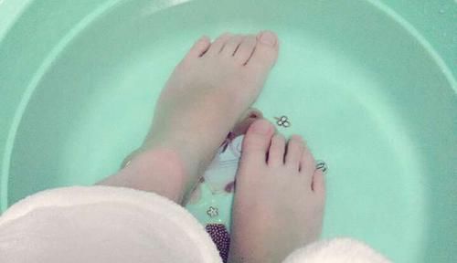  倒头|到了更年期，睡不着觉怎么办？调理建议请收好，让你倒头睡到天亮