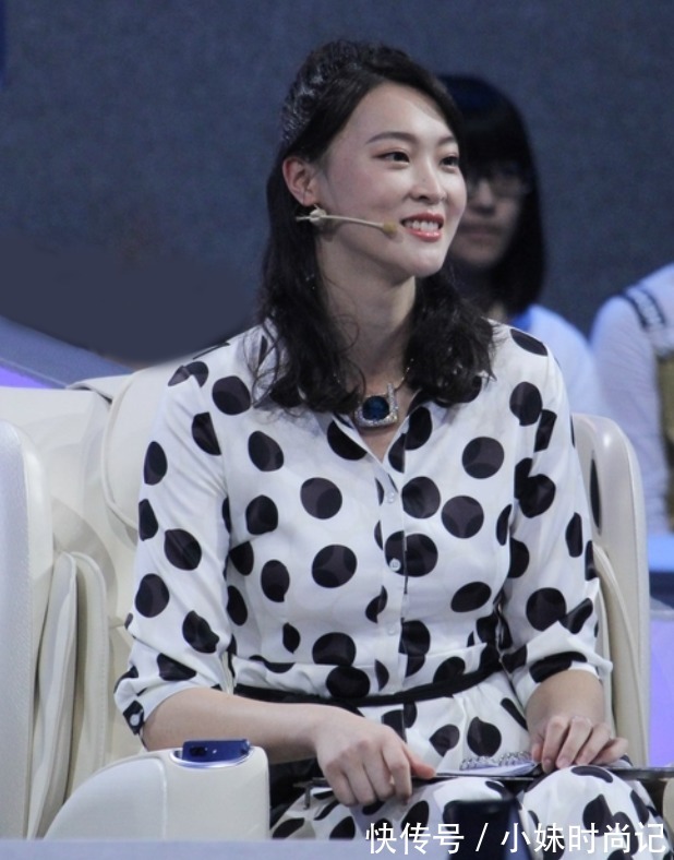 气质|惠若琪生女儿后逆生长!一袭印花裙美艳又大气,气质不输女明星