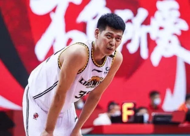 大韩|郭艾伦休战,张镇麟30+8,辽篮首节19-0打花天津,豪取CBA6连胜!