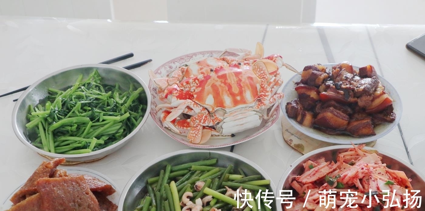 回娘家吃饭,弟媳回回抢着烧菜,晒到朋友圈,收到无数点赞