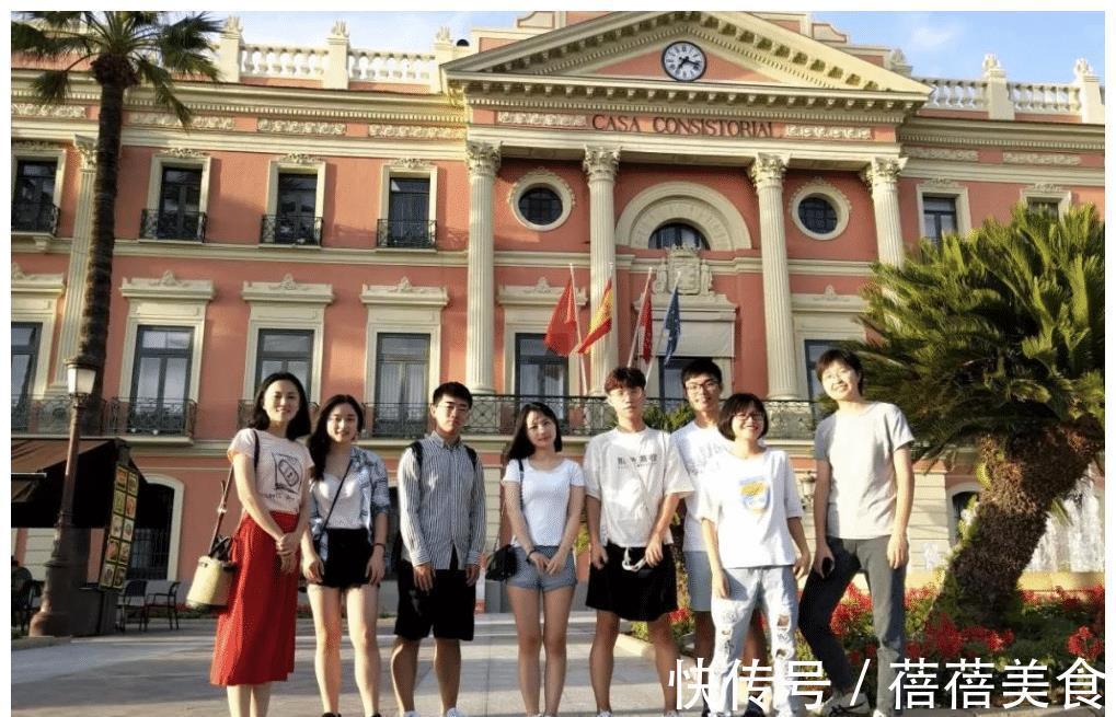 出国留学|嫌生活费太少,23岁留学生公开辱骂父亲,曾骂母亲是“疯母猪”