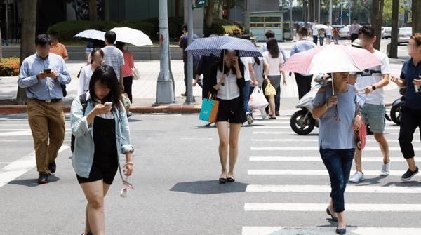 紫外线|薇娅同款“懒人伞”，40度出门不怕晒，网友：防晒霜可以扔了