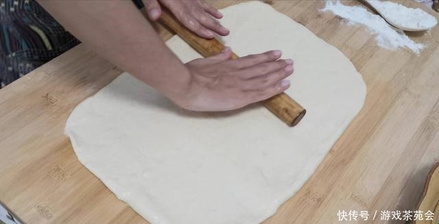 爱吃发面烙饼的收藏了,试试这样做,非常好吃,我家一周吃好几次!