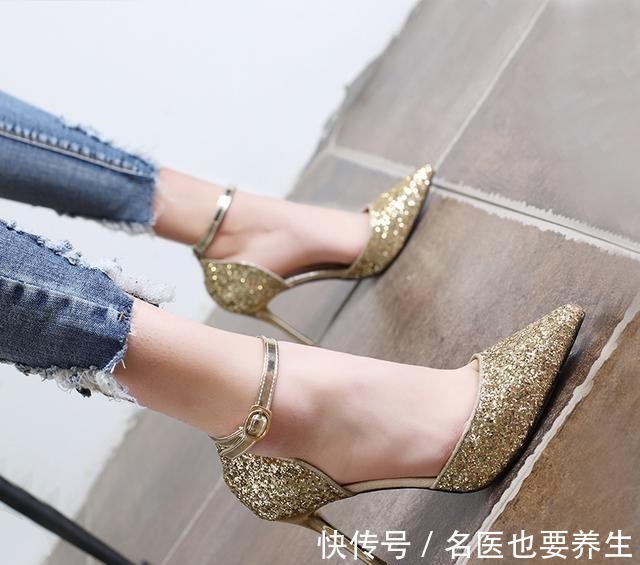 女人味 尖头勾勒出极致女人味,亮片闪耀出别样光芒,穿上高跟鞋撑起气场!