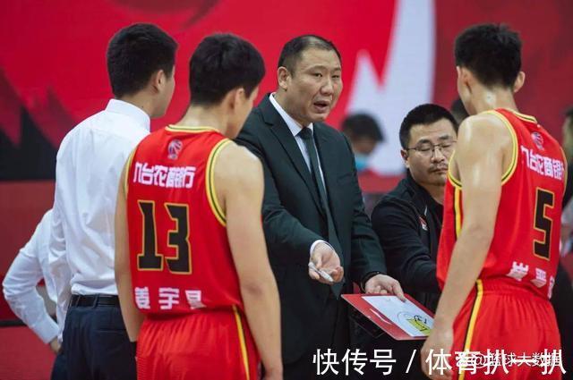 杨鸣|CBA重要交易!曝2米12大中锋离开辽宁男篮,杨鸣支援兄弟球队