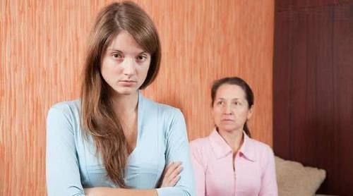 对方|70岁婆婆被送女儿家养病,儿媳被骂白眼狼,一番话堵得对方哑口无言