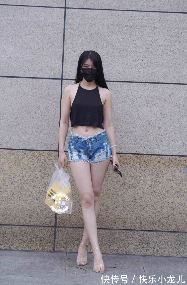 时髦 华丽典雅的打底裤穿搭既时髦又有腔调,凸显修长的身材,甜美温婉