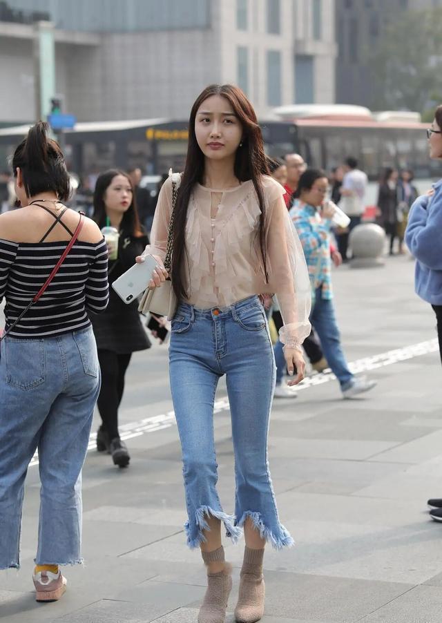 款式|有了“喇叭裤”的点缀, 既减龄又舒适, 潮人都爱这么穿!