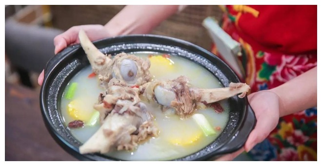 买筒子骨,外行才会只选粗的!养猪佬教你3个技巧一挑一个好