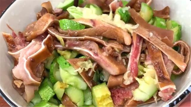 红油猪耳|夏天，少吃猪肉多吃它，和黄瓜是绝配，比肉营养，家家户户吃得起