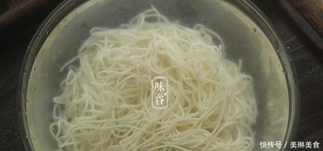 天越热,越喜欢吃这碗面,香味浓郁特解馋,一周吃五天都不腻!